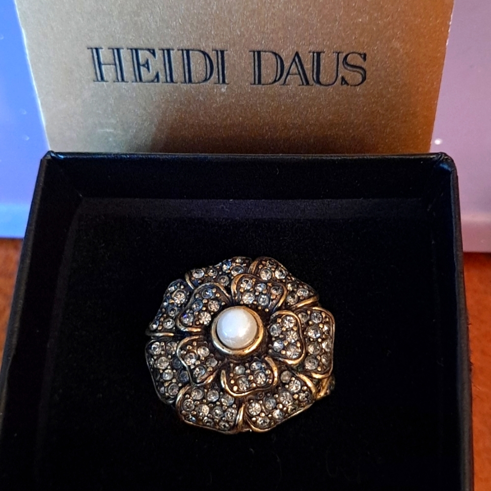 Heidi Daus vintage ring all warranty and paperwork original box! Size 9